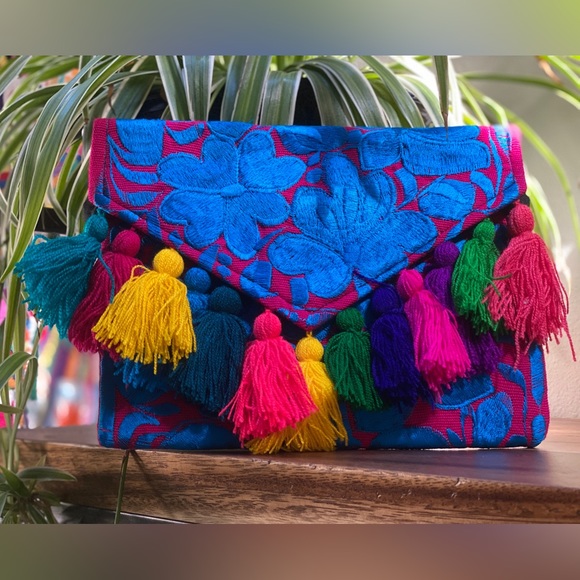 Tassled envelope clutch with zippered closure - Picture 3 of 11